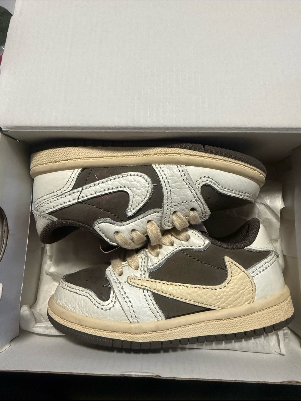 Travis Scott Jordan 1